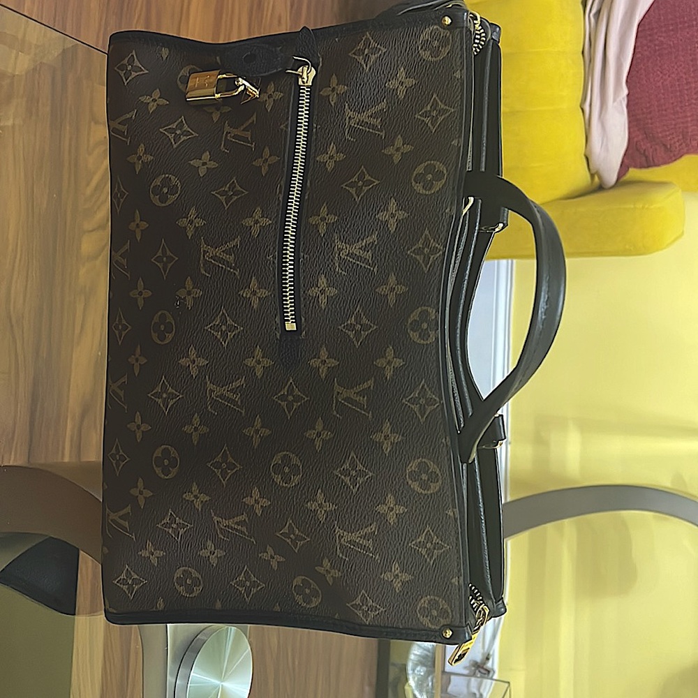 Louis Vitton Luxury Brown Bag, professional